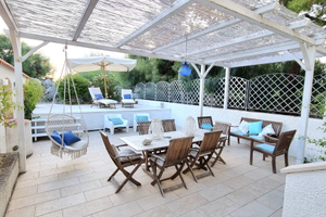 Villetta vista mare su tre piani con giardino