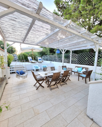 Villetta vista mare su tre piani con giardino