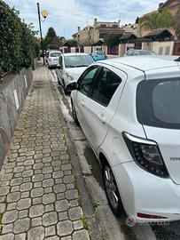 Autovettura Yaris ibrida