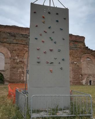 TORRE AUTOPORTANTE PER ARRAMPICATA SPORTIVA