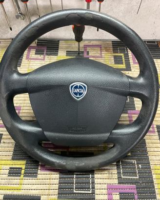 Volante lancia Y