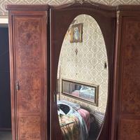 Armadio radica di noce antico