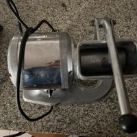 Gratta formaggio automatico