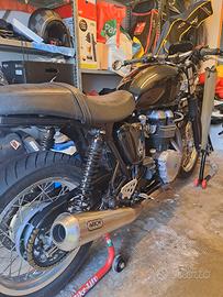 Triumph thruxton 