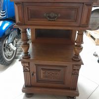 1 comodino antico