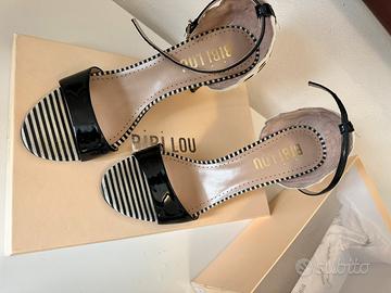 Scarpe con tacco aperte