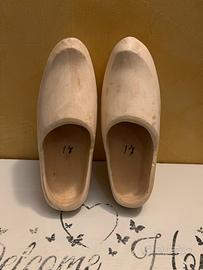 Zoccoli fatti a mano in legno n.17