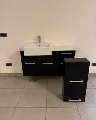Mobile bagno sospeso