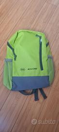 Zaino verde con tasche  targato Accu-chek