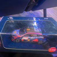 Modellino rally autografato