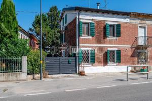 RIF: V001 Porzione di casa con giardino privato a