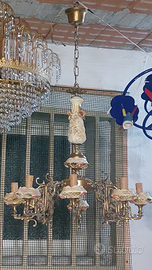 Due lampadari in ceramica e ottone anticato