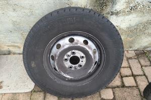 pneumatici 215/70 R15 cp con cerchi in ferro 