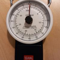 Bilancia pesa valigia