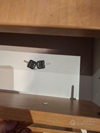 scrivania per ufficio in legno