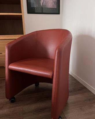 Poltroncina ecopelle con rotelle