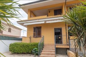 Villa trifamiliare con ingresso indipendente