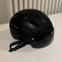 Casco bicicletta e monopattino con visiera