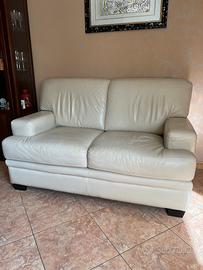 DIVANO IN PELLE .