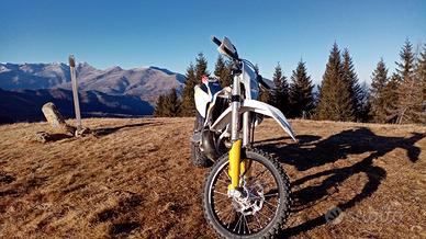 moto husquarna 250 te 
