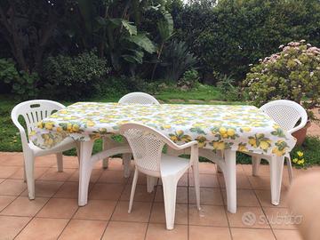 Grande Tavolo in resina esterno con sedie