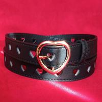 Cintura con fibbia e occhielli a cuore – Slim nera