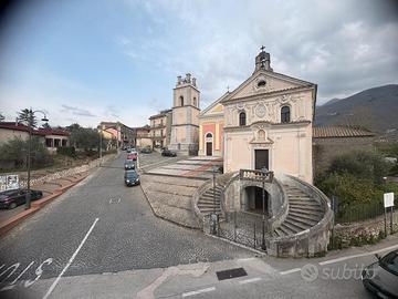 Soluzione con ingresso indipendente e giardino