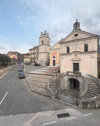 Soluzione con ingresso indipendente e giardino