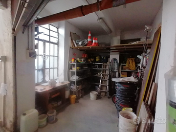 BoX Cornigliano 13 mq (auto piccola o più moto )