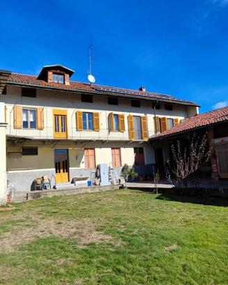 Villa di 285 m² con 4 locali e box auto doppio a O