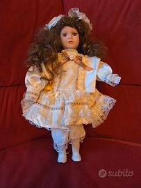 BAMBOLA DI PORCELLANA 