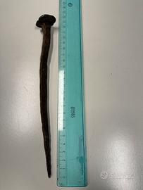 Antico chiodo forgiato a mano 21 cm ferro battuto