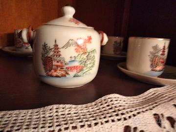 servizio di tazze vintage 