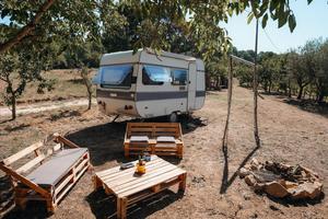 Roulotte Vintage Ristrutturata con Pannello Solare