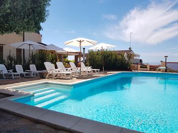 Tra MARE e PISCINA