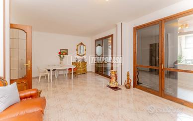 VILLA 4 LIVELLI A SCHIERA CON GIARDINO DOPPIO TERR