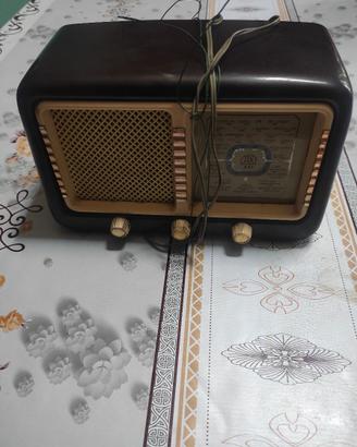 Radio mini in bachelite C.A.R.T. a51