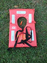 Nove giubbotti di salvataggio