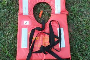 Nove giubbotti di salvataggio