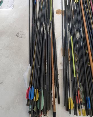 Lotto circa 120 aste tiro con l arco easton A C E 