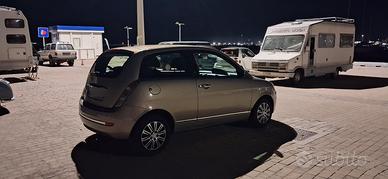 lancia y