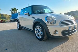 Mini Cooper D 1.6 diesel 112cv