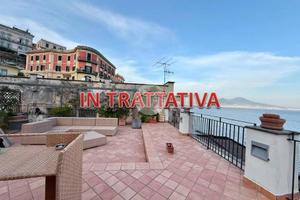 5 LOCALI A NAPOLI