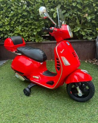Splendida mini VESPA alettrica