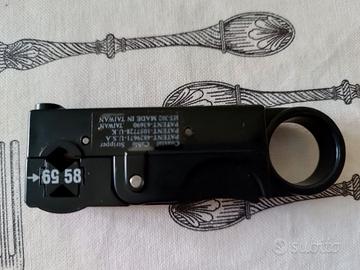 Spelacavi per cavi coassiali