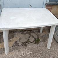 Tavolo di plastica 