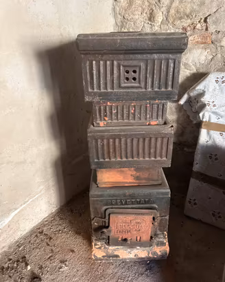 Vecchia stufa a legna