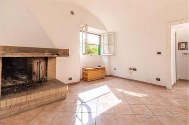 Bilocale con studio e ampio giardino