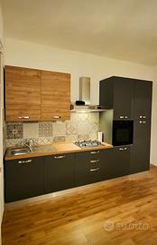 cucina completa di elettrodomestici 