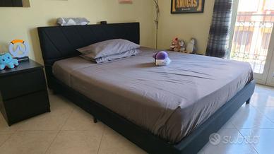 Letto matrimoniale in tessuto nero
